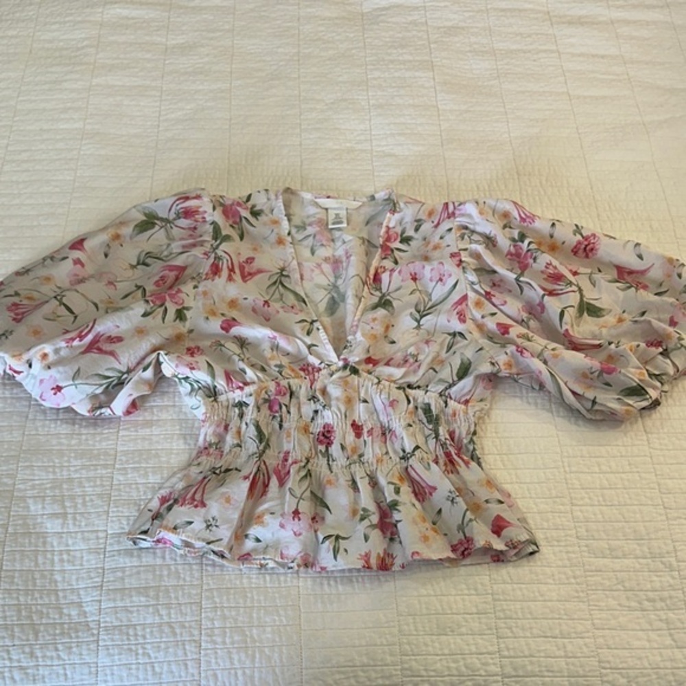 H&M Small V Neck Coquette Girl Feminine Floral Puff Sleeve Blouse Pink Crop